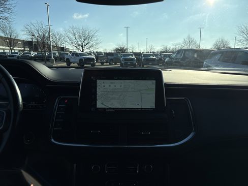 Used 2022 Chevrolet Suburban RST w/ Luxury Package image 15