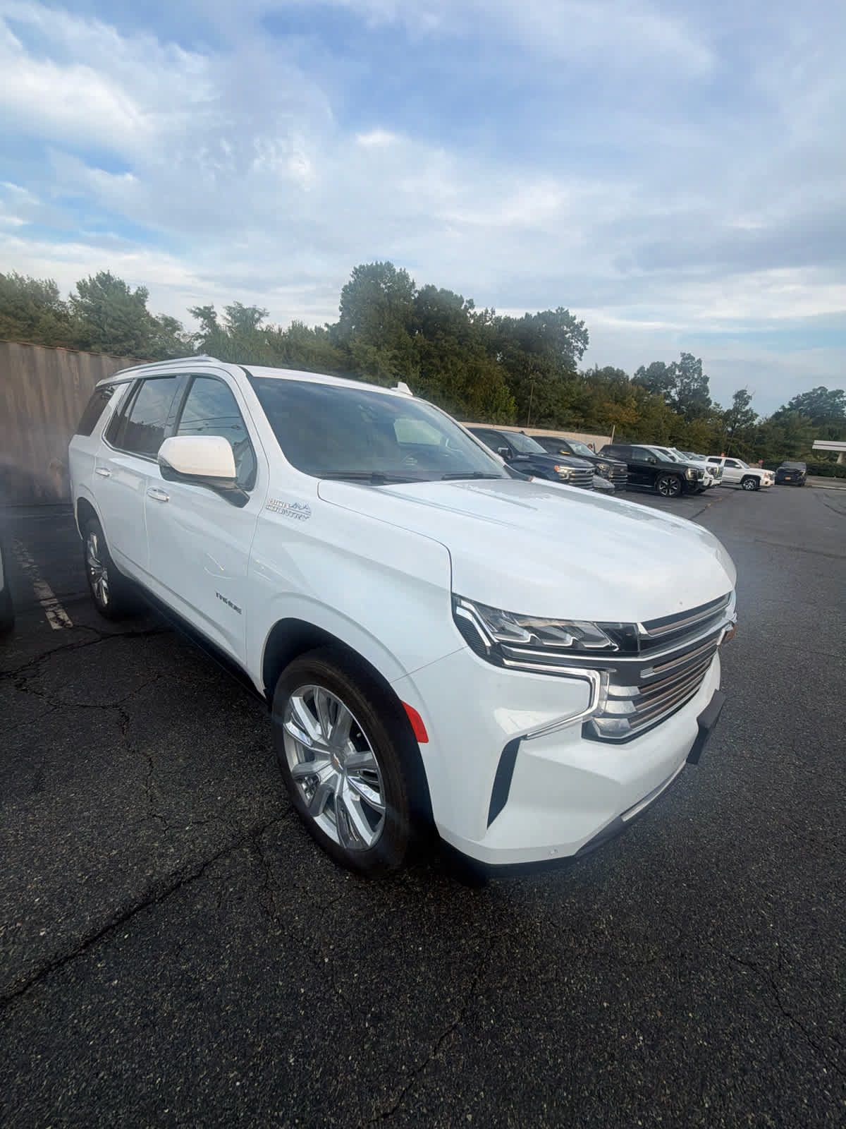 Used 2023 Chevrolet Tahoe High Country AWD/4WD image 3