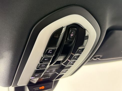 Certified 2023 Porsche Macan AWD/4WD image 26