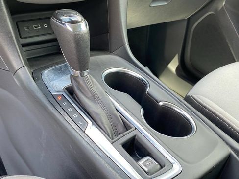 Used 2021 Chevrolet Equinox LS FWD image 24