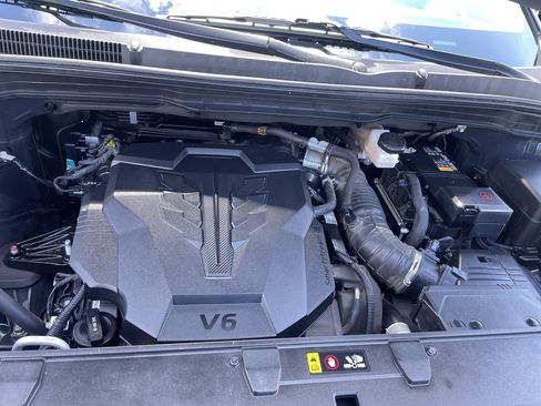 Used 2024 Kia Carnival LX image 15