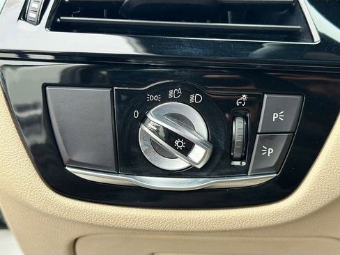 Used 2021 BMW 530i w/ Convenience Package image 36