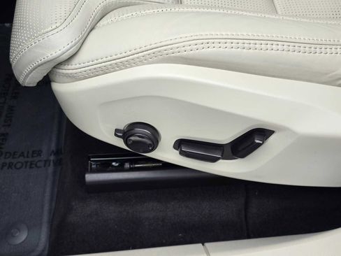 Certified 2023 Volvo XC60 B5 Ultimate w/ Climate Package image 24