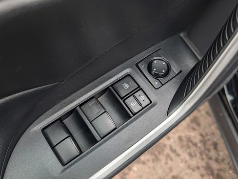 Used 2021 Toyota RAV4 LE AWD/4WD image 21
