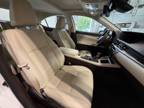 Used 2017 Lexus ES 350 w/ Premium Package FWD image 16