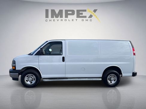 Used 2024 Chevrolet Express 2500 w/ Driver Convenience Package RWD image 2