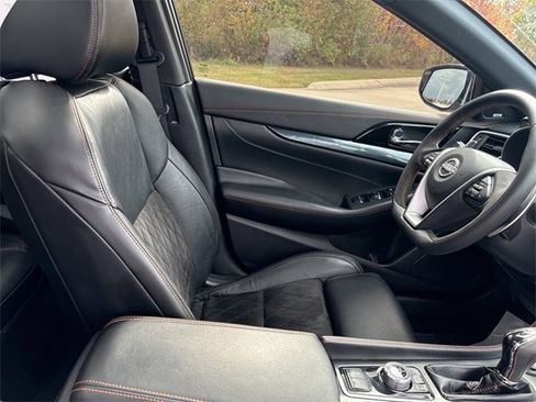 Used 2023 Nissan Maxima SR w/ Sport Mat Group image 31
