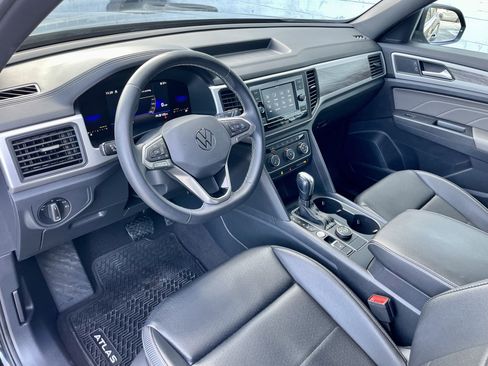 Used 2022 Volkswagen Atlas Cross Sport SE image 13