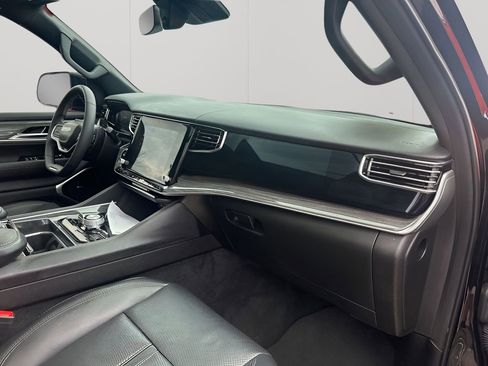 Used 2022 Jeep Wagoneer Series III w/ Premium Group I image 14