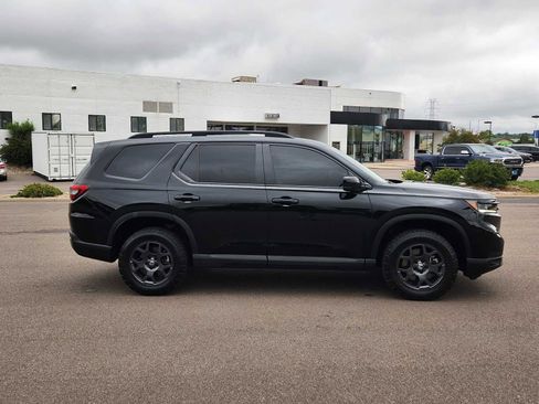 Used 2024 Honda Pilot TrailSport image 2