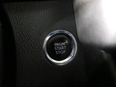 Used 2010 Toyota Highlander SE image 26