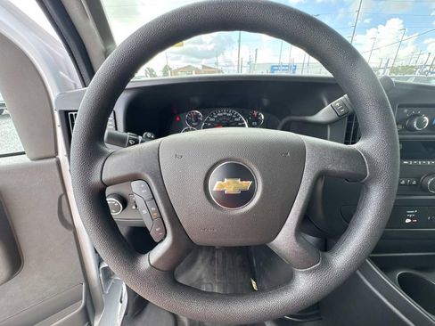 New 2025 Chevrolet Express 2500 Work Van w/ Enhanced Convenience Package image 21