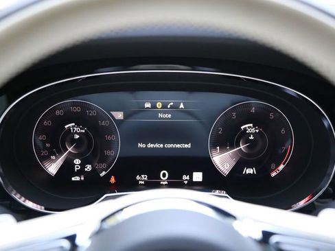 Used 2021 Bentley Bentayga image 50