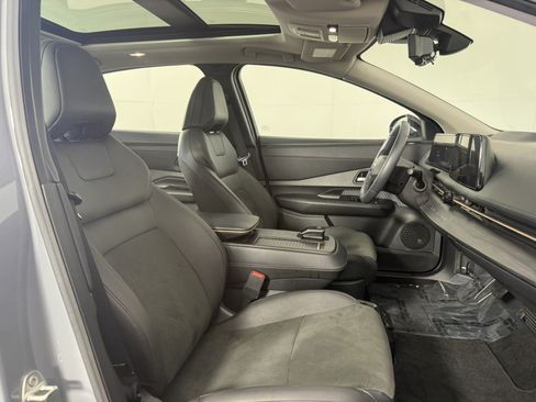 Used 2024 Nissan Ariya AWD image 10