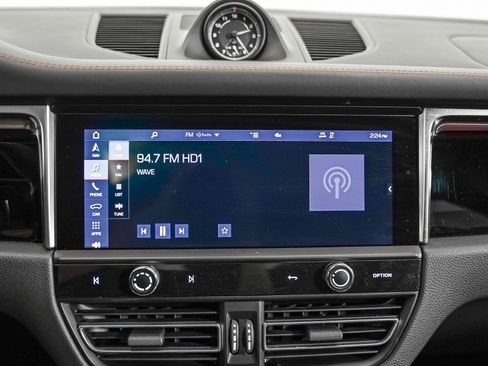 Certified 2022 Porsche Macan S w/ Premium Package Plus image 23