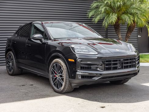 Certified 2024 Porsche Cayenne S AWD/4WD image 6