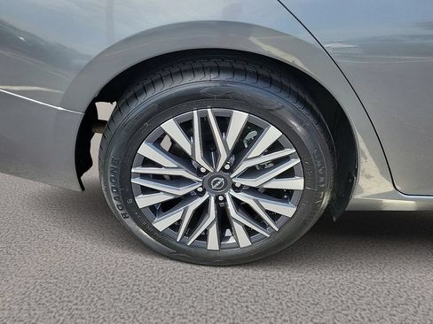 Used 2023 Nissan Altima 2.5 SV FWD image 6