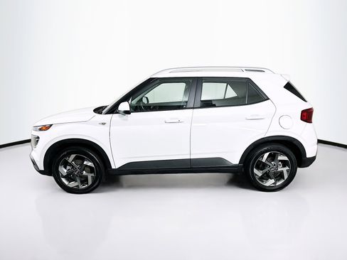 Used 2025 Hyundai Venue SEL image 4
