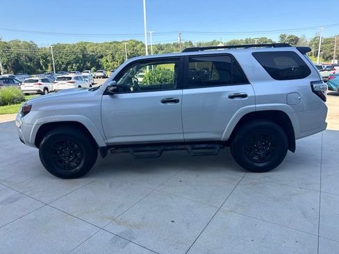 Used 2021 Toyota 4Runner Venture w/ Moonroof Package AWD/4WD image 4