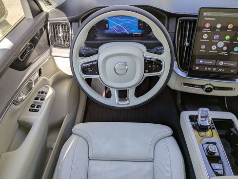 New 2026 Volvo XC90 T8 Ultra w/ Protection Package Premier AWD/4WD image 16