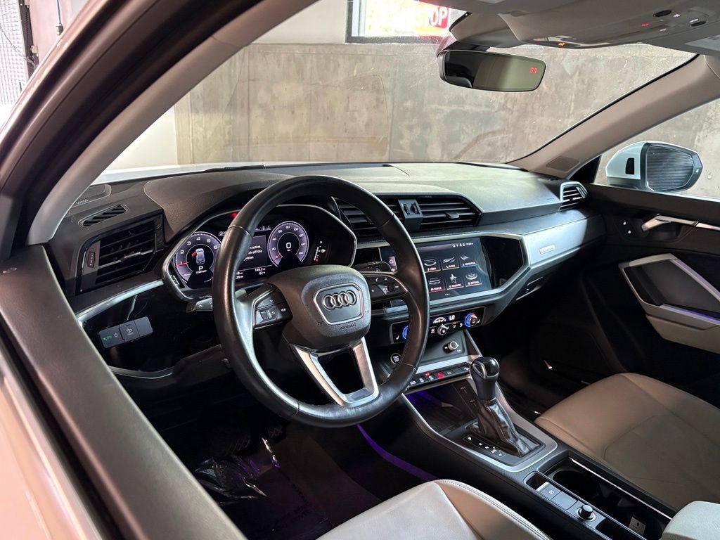 Used 2022 Audi Q3 2.0T Premium Plus w/ Premium Plus Package AWD/4WD image 4