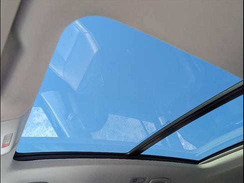 Used 2022 Volkswagen Atlas SEL R-Line image 8