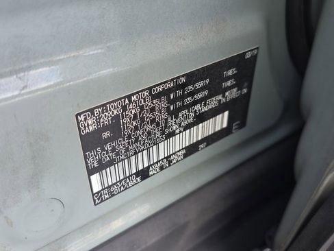 Used 2019 Toyota RAV4 XLE Premium FWD image 29