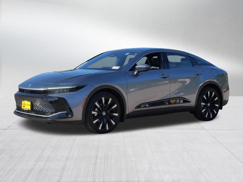 Used 2024 Toyota Crown Platinum AWD/4WD image 3