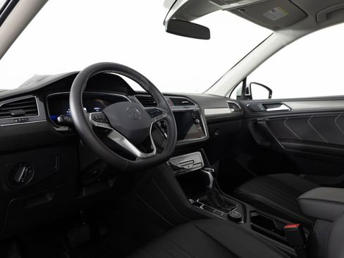 Used 2024 Volkswagen Tiguan SE AWD/4WD image 13