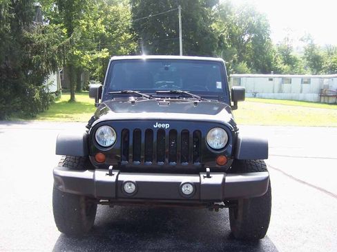 Used 2013 Jeep Wrangler Unlimited Sport image 2