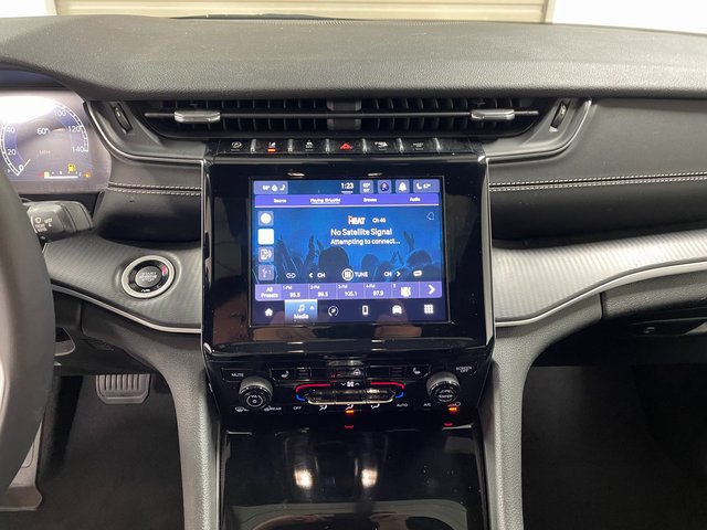Used 2024 Jeep Grand Cherokee Altitude AWD/4WD image 16