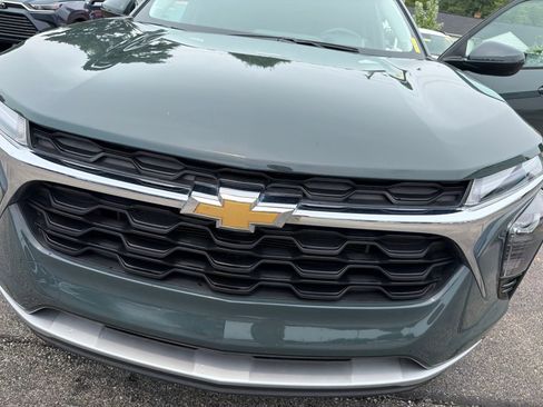 Used 2025 Chevrolet Trax LT w/ Driver Confidence Package FWD image 28