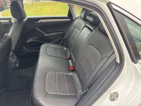 Used 2021 Volkswagen Passat 2.0T SE image 46