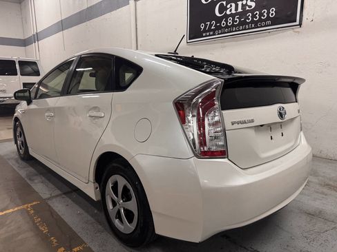 Used 2015 Toyota Prius Four image 4
