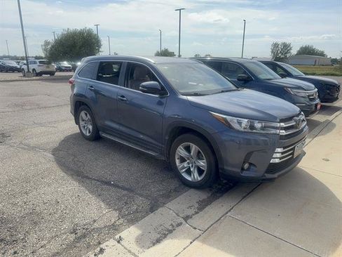 Used 2018 Toyota Highlander Limited image 2
