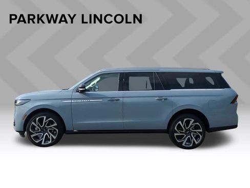Used 2026 Lincoln Navigator L Reserve AWD/4WD image 2