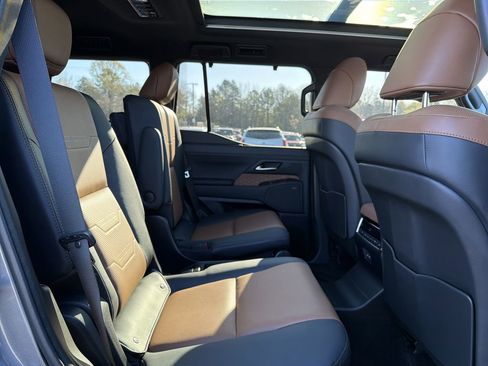 Used 2024 Lexus GX 550 w/ Accessory Package (Z1) image 18