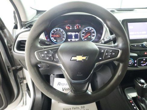 Used 2018 Chevrolet Equinox LS FWD image 17