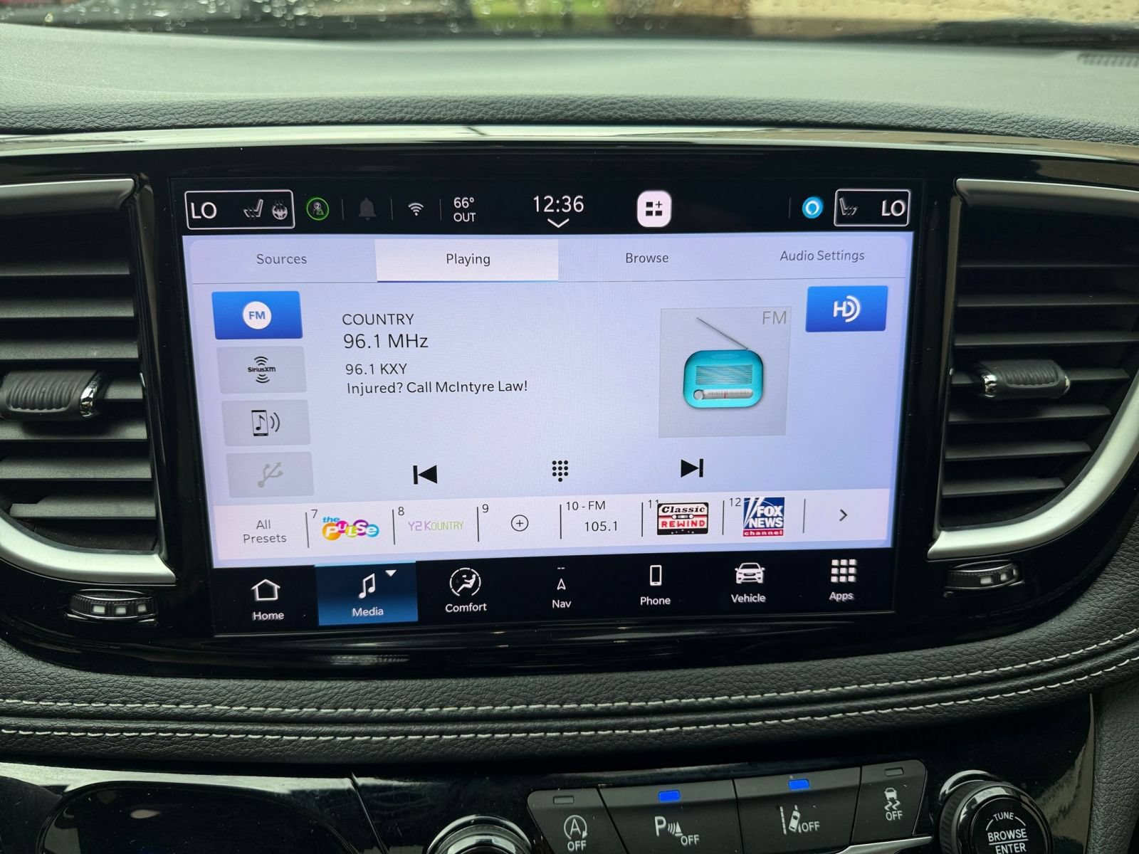 Used 2025 Chrysler Pacifica Limited FWD image 20
