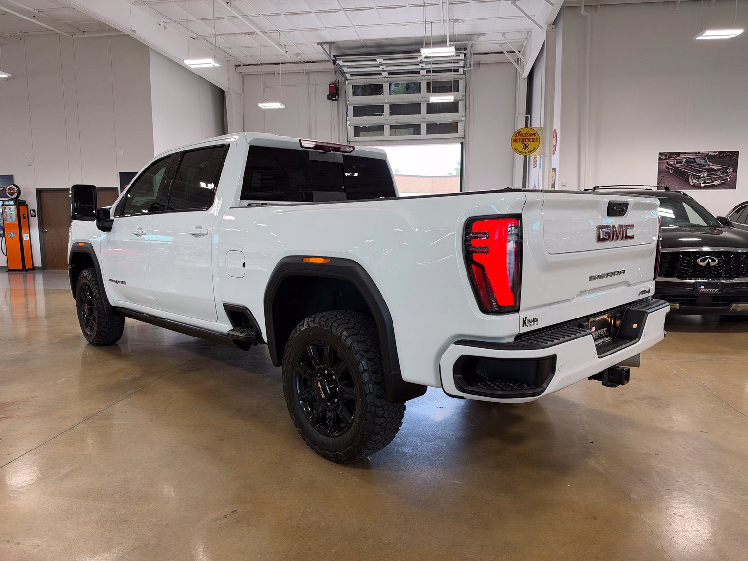 Used 2024 GMC Sierra 2500 AT4 w/ AT4 Premium Plus Package AWD/4WD image 5