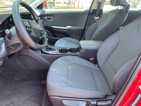 Used 2025 Kia K4 LXS image 25