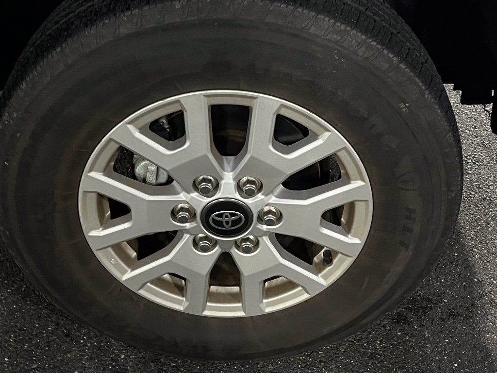 Used 2024 Toyota Tacoma SR5 AWD/4WD image 9