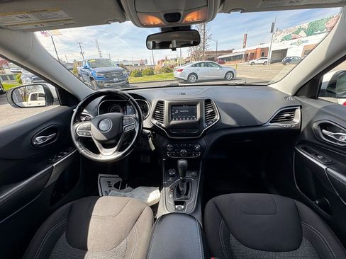 Used 2020 Jeep Cherokee Latitude w/ Cold Weather Group image 22