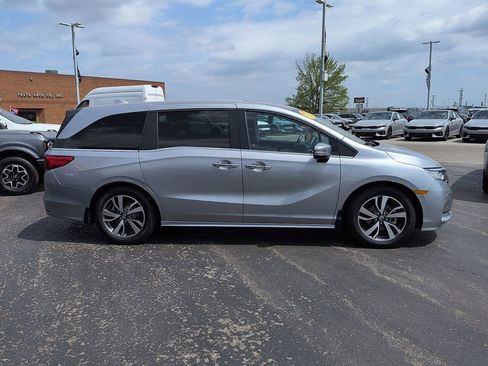 Used 2023 Honda Odyssey Touring image 2