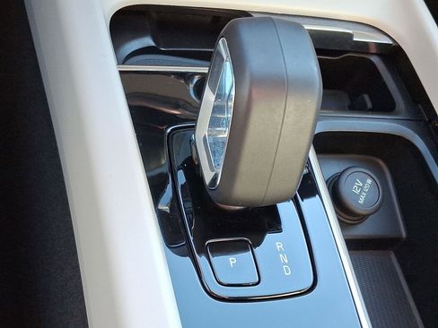 Certified 2023 Volvo XC60 B5 Plus w/ Climate Package image 16