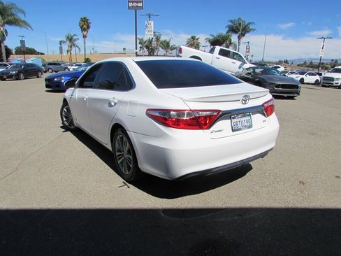 Used 2015 Toyota Camry SE FWD image 6