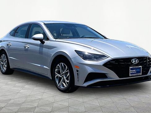 Certified 2023 Hyundai Sonata SEL w/ Preferred Accessory Package FWD image 5