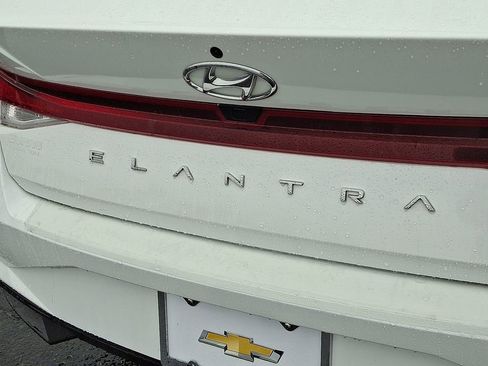 Used 2023 Hyundai Elantra SEL image 30