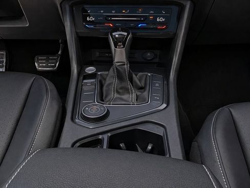 Certified 2024 Volkswagen Tiguan SE R-Line AWD/4WD image 24