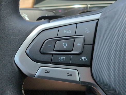 Used 2026 Volkswagen Atlas SE FWD image 25